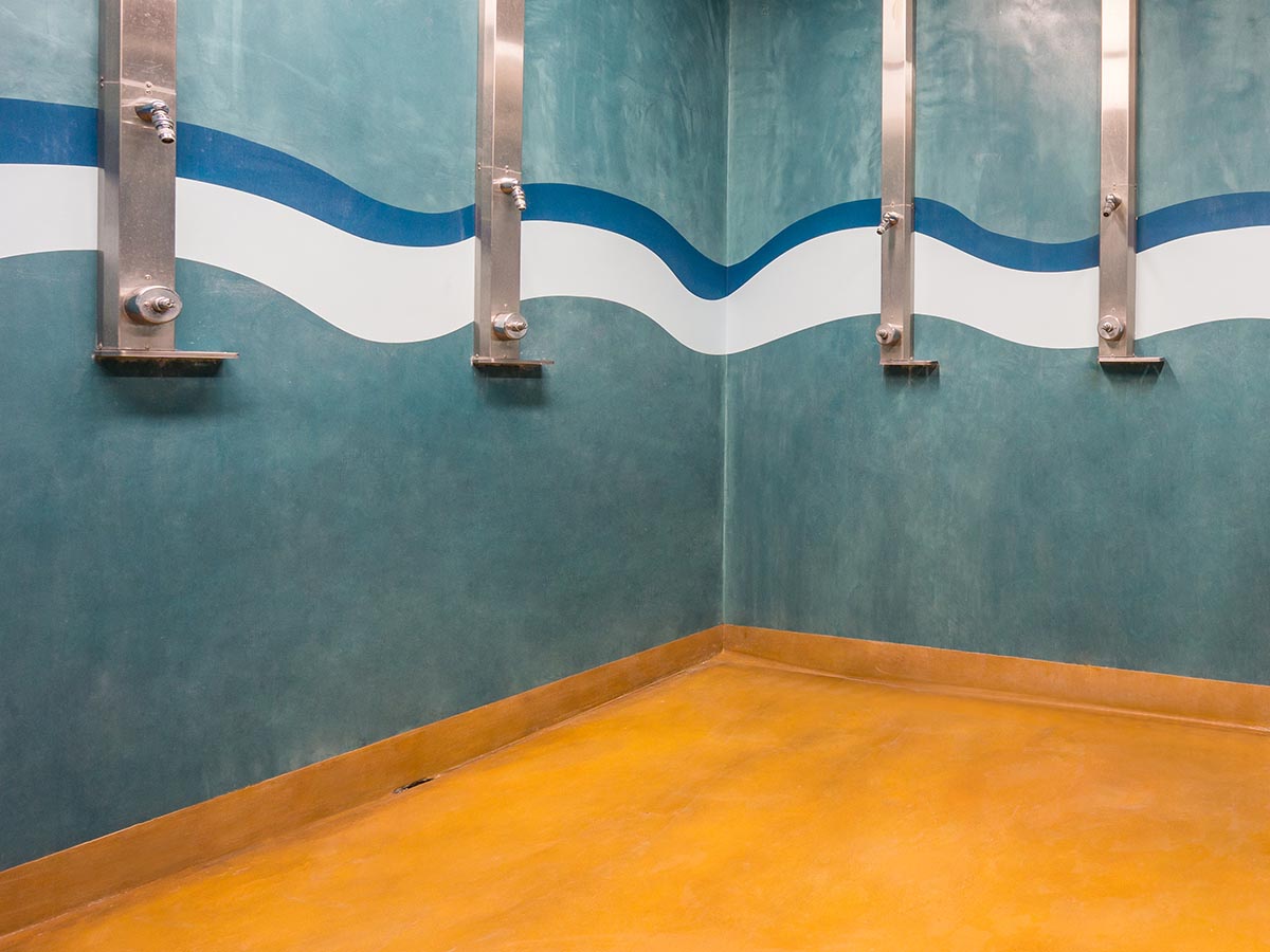 pavilion center pool shower 02